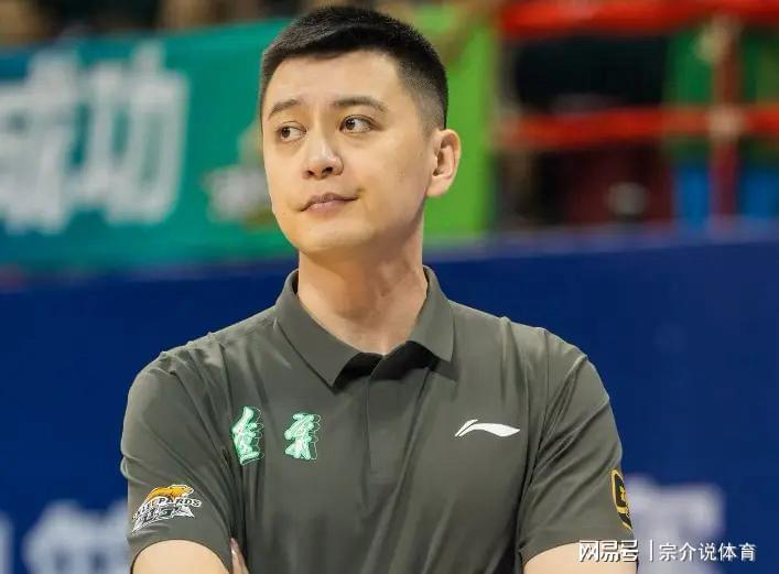 九游游戏中心-杨鸣下课最新下家曝光，爆料两大顶级强队疯狂追逐