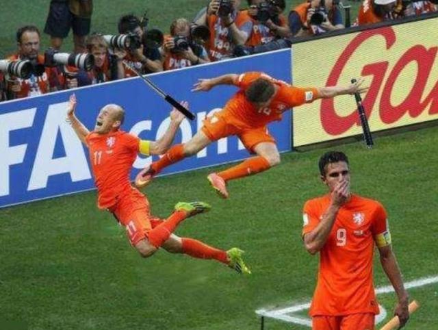 九游APP下载-体坛加对谈亨特拉尔的背景知识: 荷兰三棍客来历